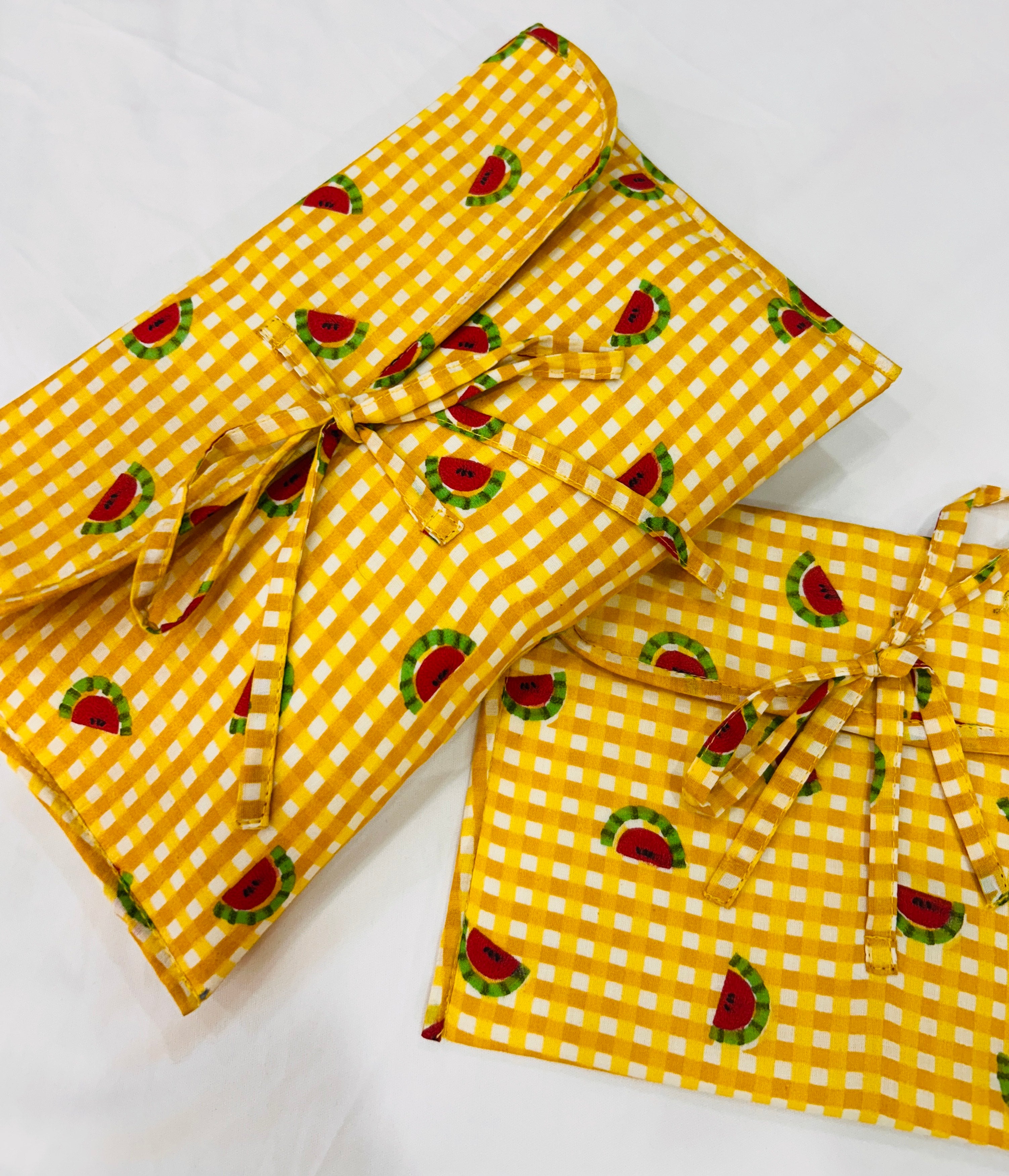 Sunny slice pouch