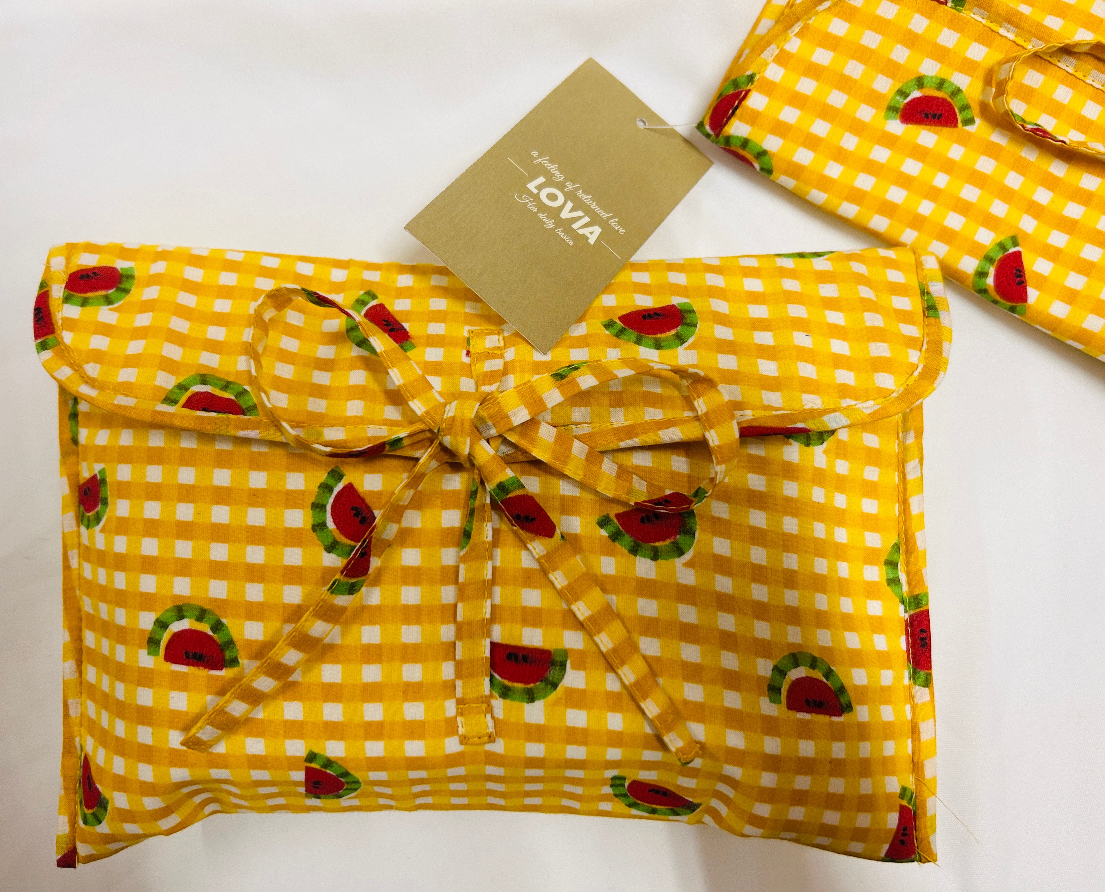 Sunny slice pouch