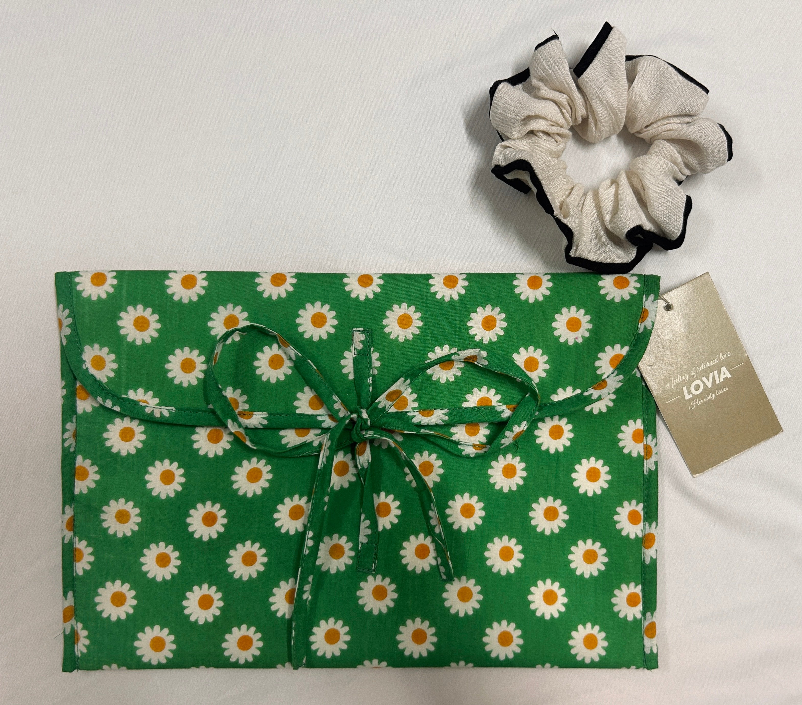 Daisy Day Pouch