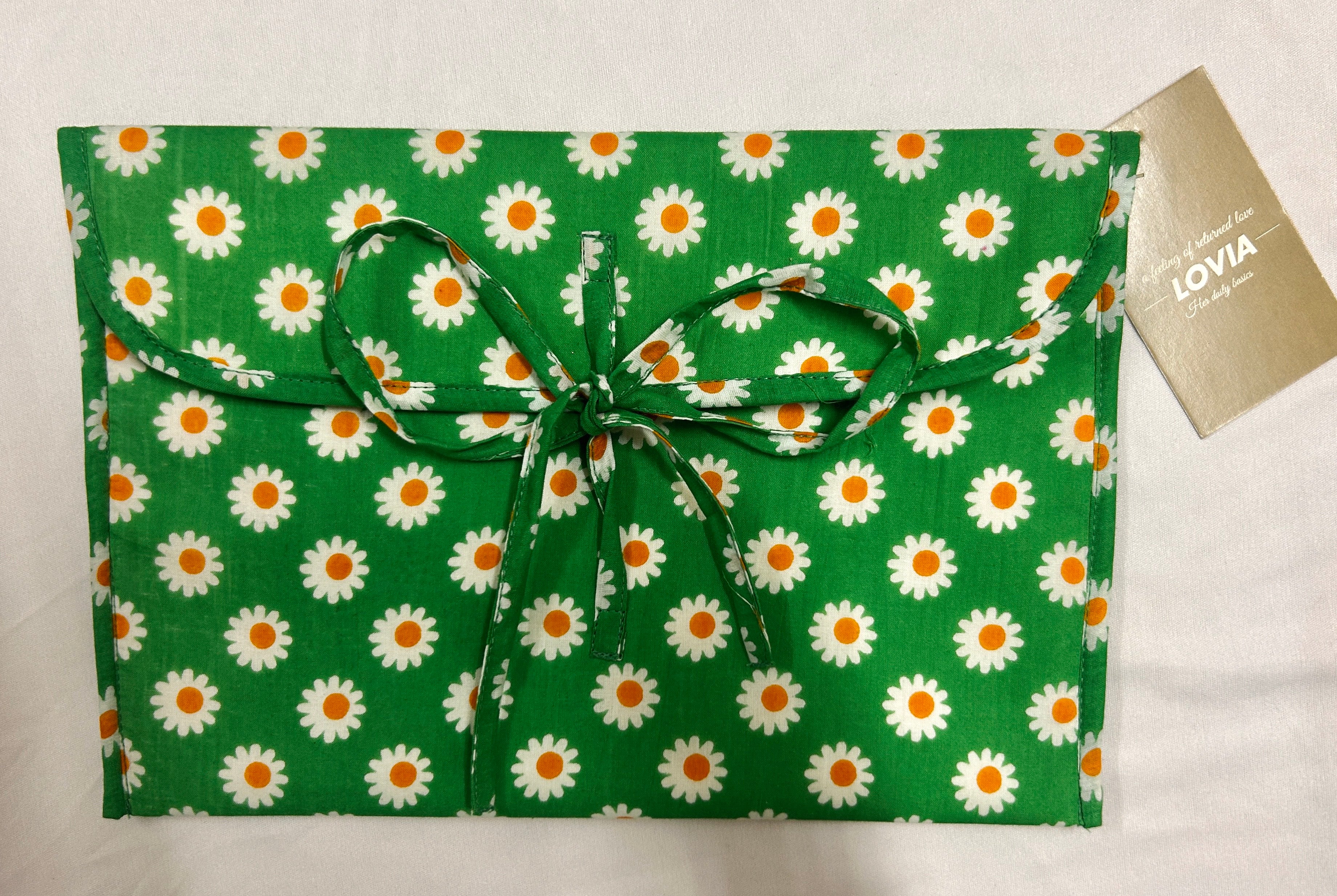 Daisy Day Pouch